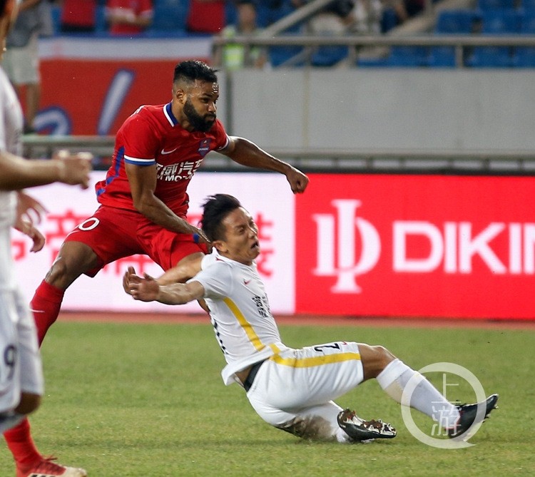 重庆斯威逆转比分，取得关键胜利的简单介绍