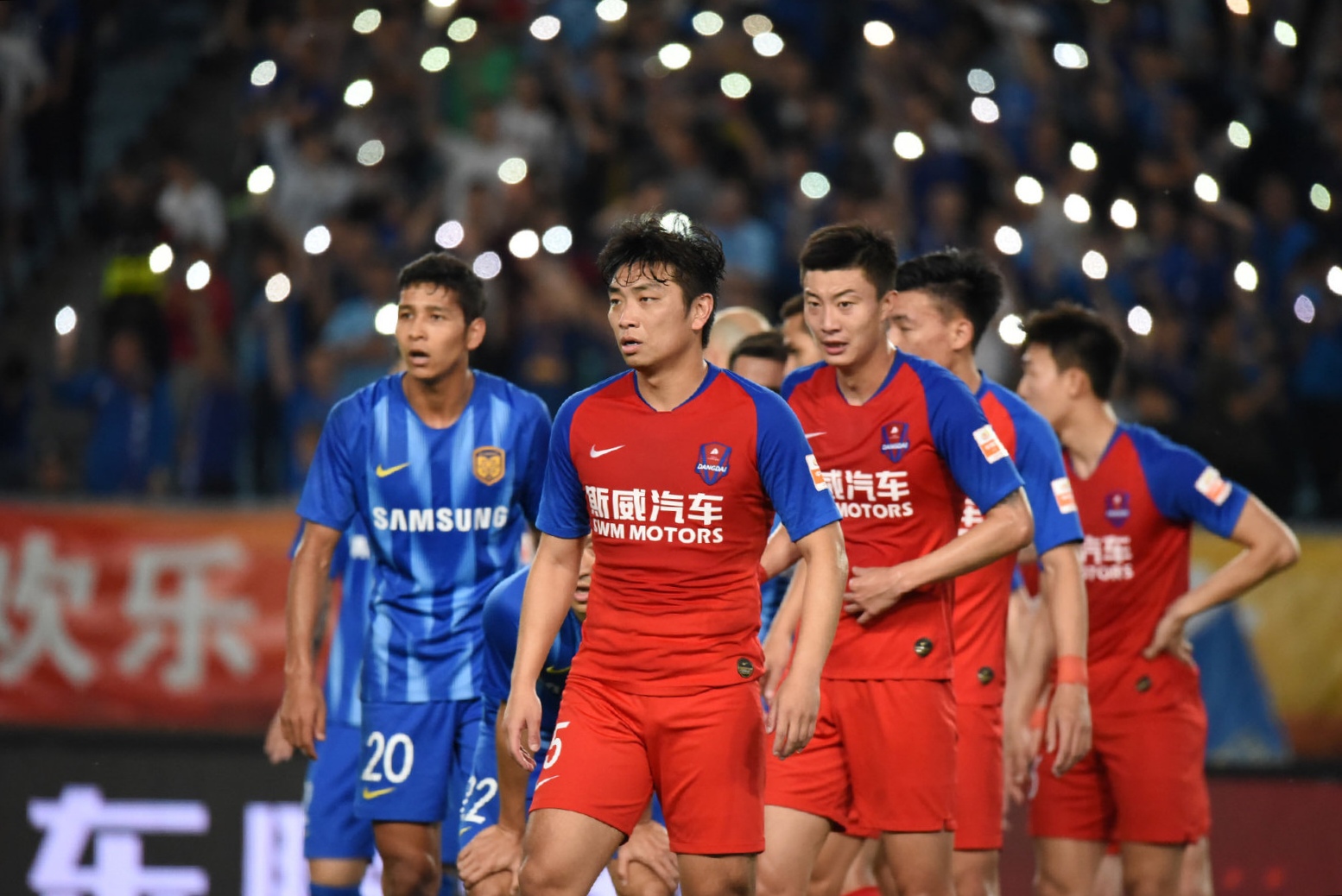 重庆斯威逆转比分，取得关键胜利的简单介绍