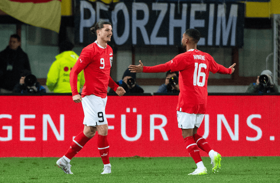 包含奥地利队主场大胜，稳固领先位置保持不败的词条