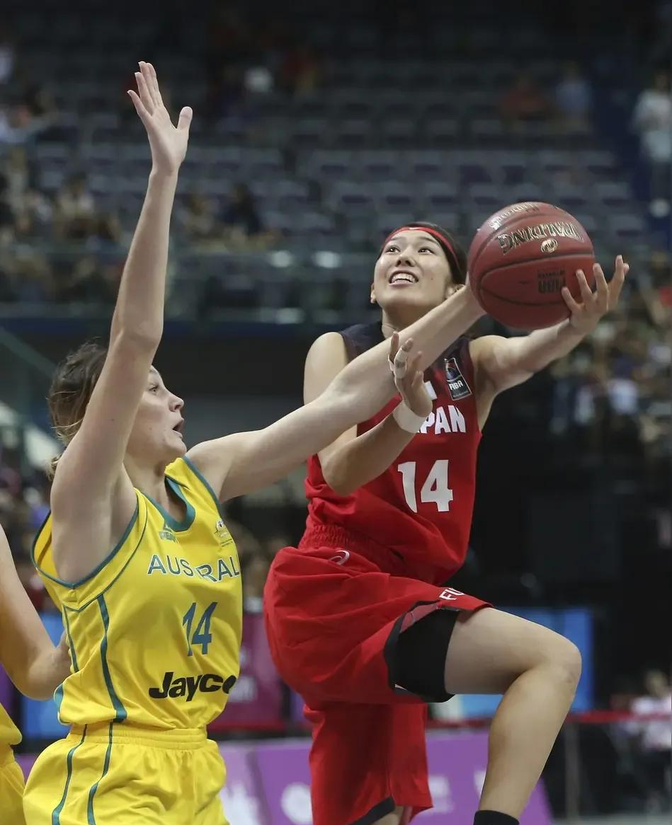 澳大利亚女篮夺冠,引发球迷狂欢 澳大利亚女篮夺冠,引发球迷狂欢