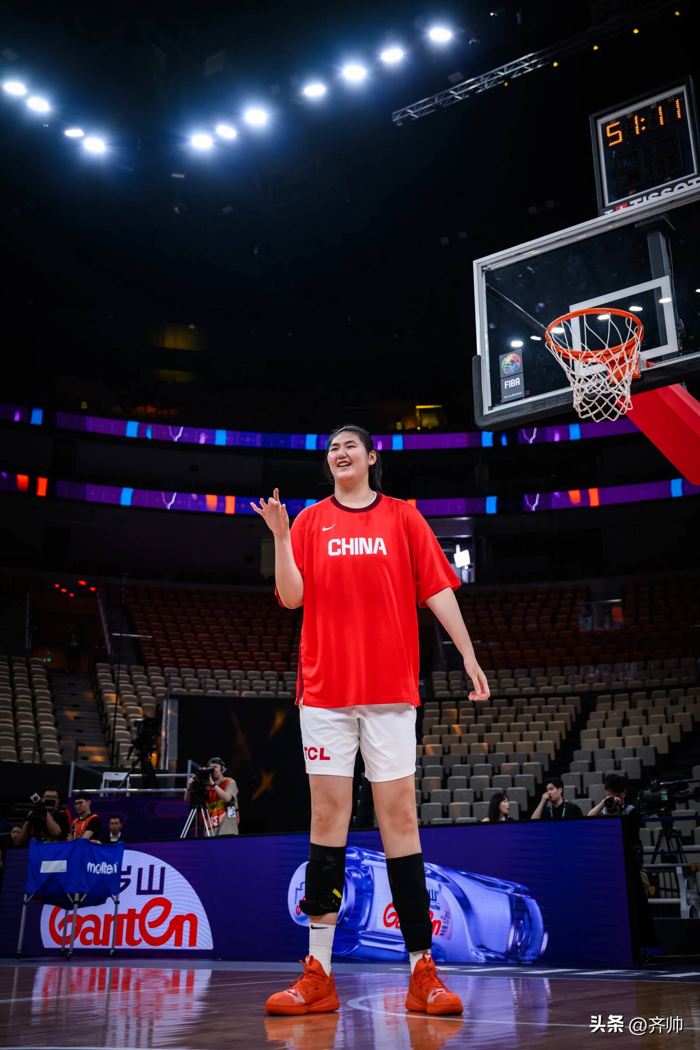 澳大利亚女篮夺冠,引发球迷狂欢 澳大利亚女篮夺冠,引发球迷狂欢