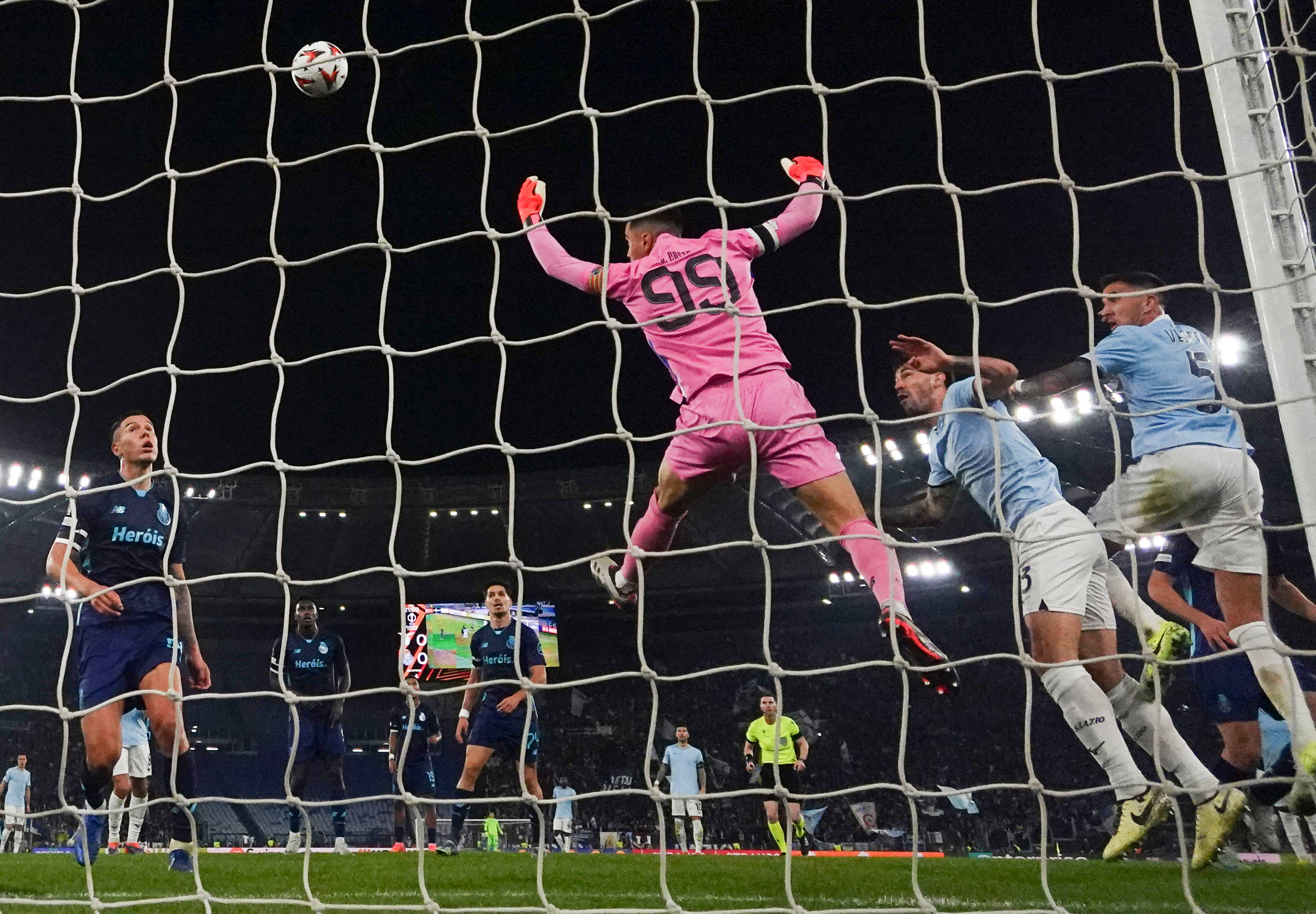 尤文主场战胜波尔图,晋级欧冠八强 尤文主场战胜波尔图,晋级欧冠八强