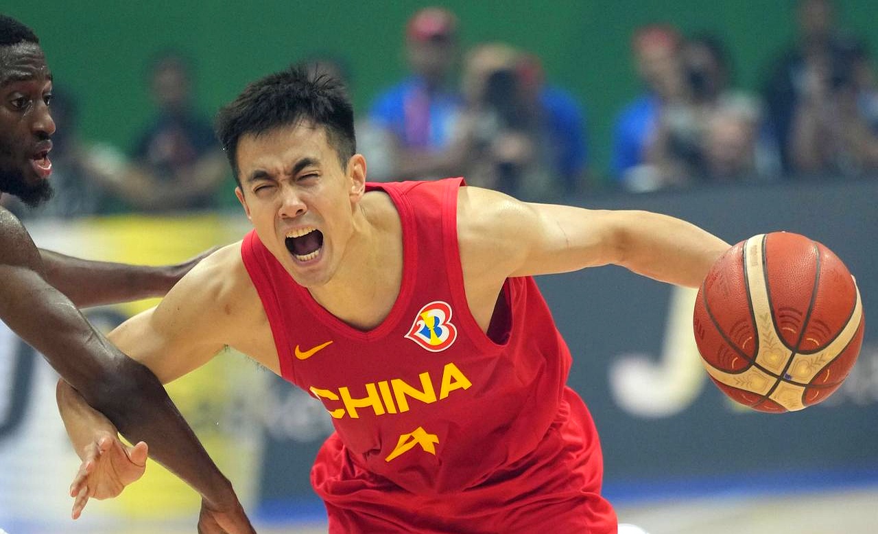 江苏队险胜马刺,赵继伟点燃赛场 江苏队险胜马刺,赵继伟点燃赛场