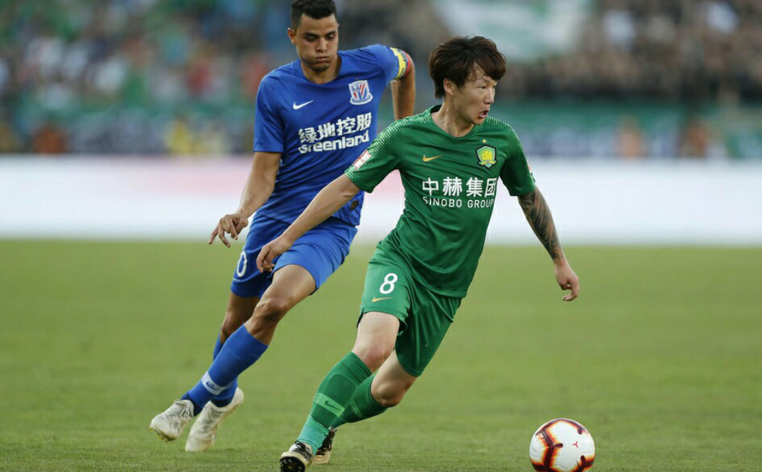 上海绿地申花争分夺气，向前冲刺